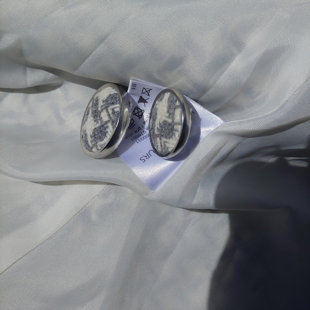 Pretty Gray Button Up Jacket With Big Buttons - image 5